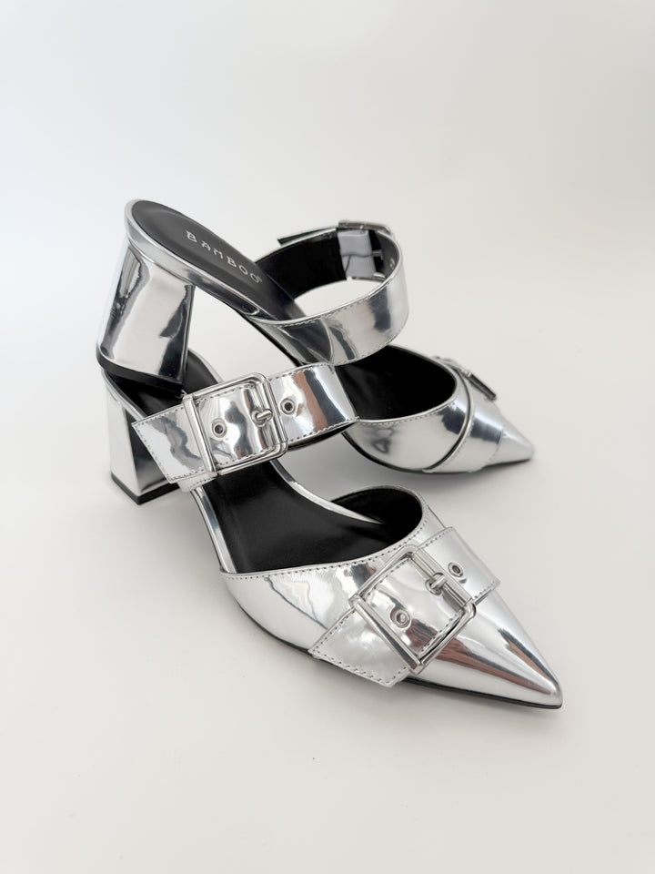 Starlike Double Buckle Pump