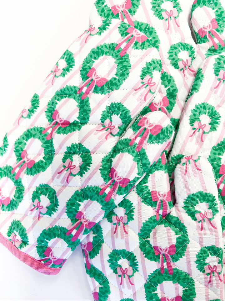 Rosy Wreath Oven Mitt